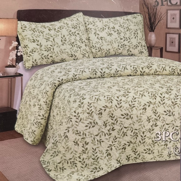 Hotel at Home Other - HOTEL at Home 3 PC  QUEEN QUILT SET green leaf floral